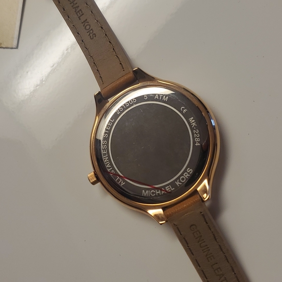 Michael Kors Women's Runaway Beige Leather Watch - Picture 6 of 8